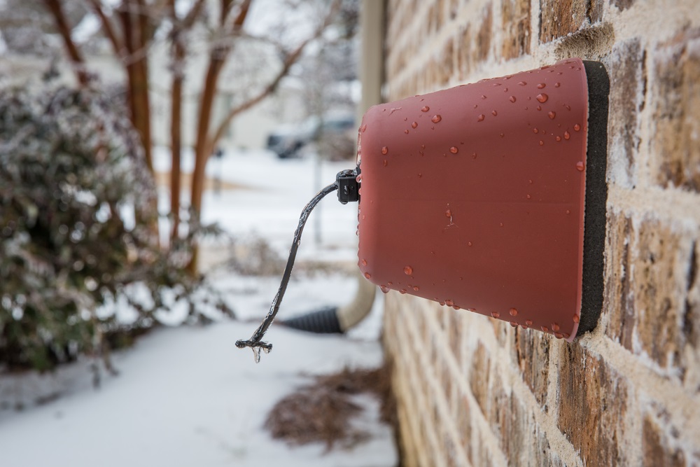 Outdoor faucet cover in the winter